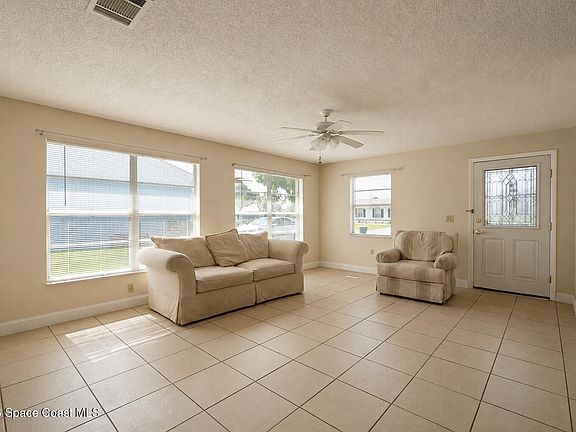 4th image of 2882 Pembroke Rd