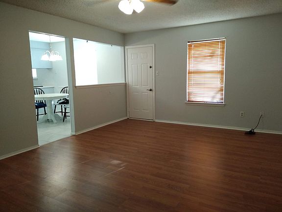 2nd image of 465 Parkview Dr