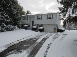 8212 Grist Mill Dr, Lyons, NY 14489