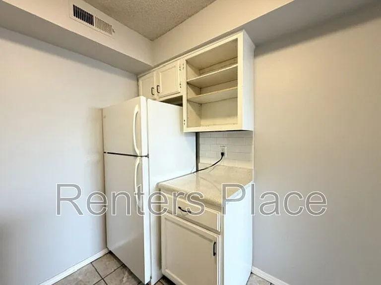 1207 S Quaker Ave #101 — Photo 6