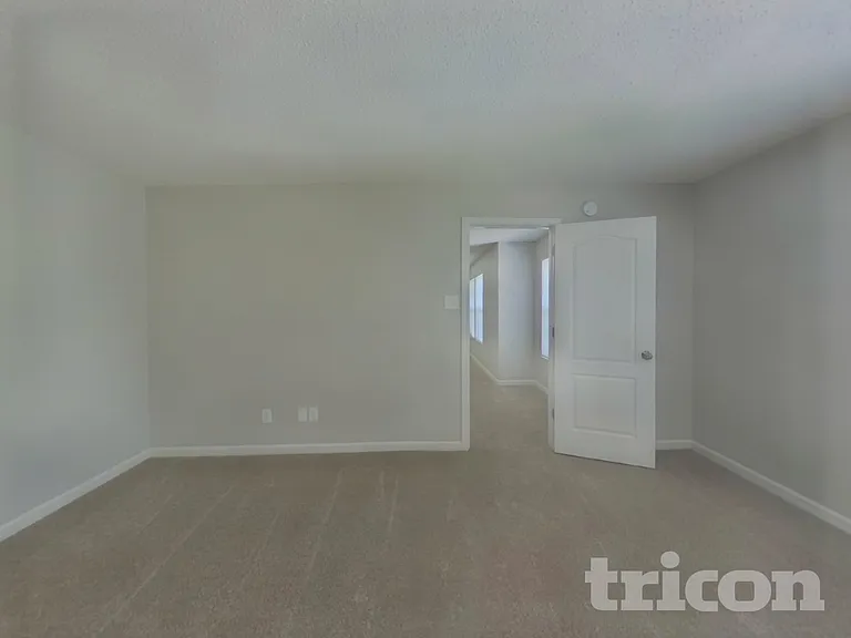 5104 Mintvale Dr — Photo 8