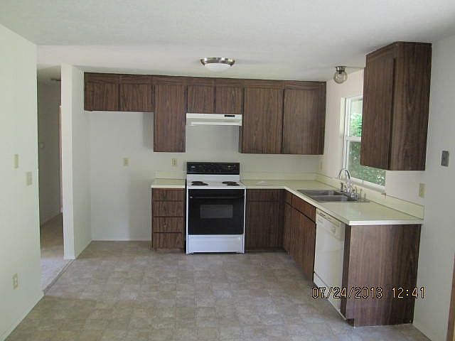 2nd image of 20209 97th St E