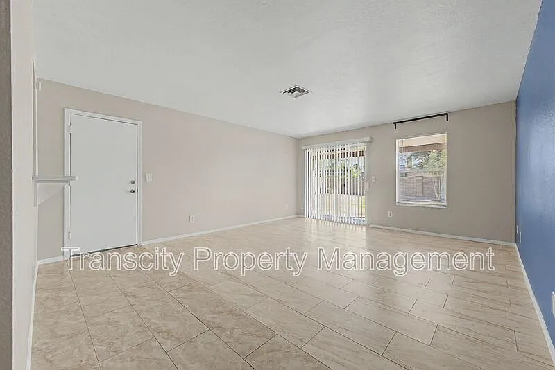3 bed, 2.0 bath, 1163 sqft, $1,995 — Photo 3