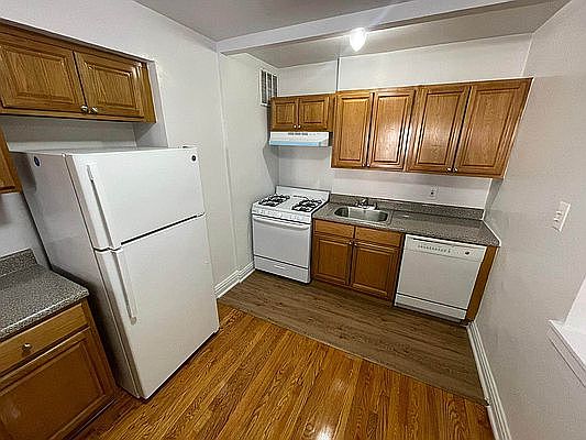 3rd image of 65-65 Booth St #401