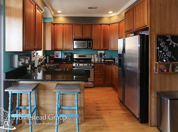 2nd image of 3711 N Southport Ave