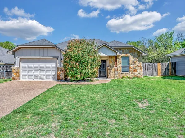 137 Flat Creek Dr, Waco, TX 76706