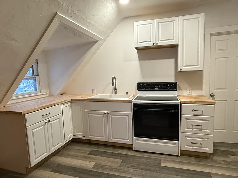 105 Sturges Ave #C — Photo 4