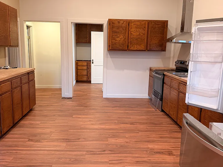 189 N 2nd Ave #B — Photo 8
