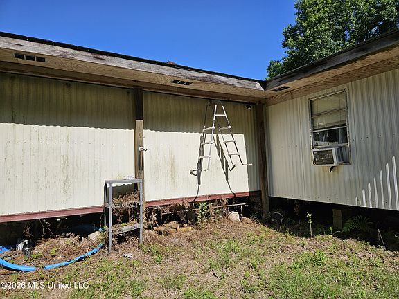 6th image of 1023 Highland Dr
