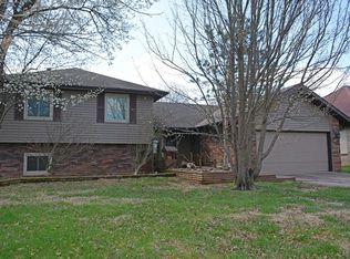 2068 E Swallow St, Springfield, MO 65804