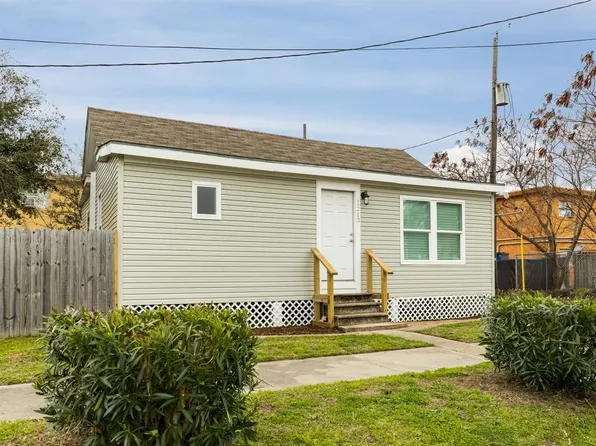 1213 55th St, Galveston, TX 77551