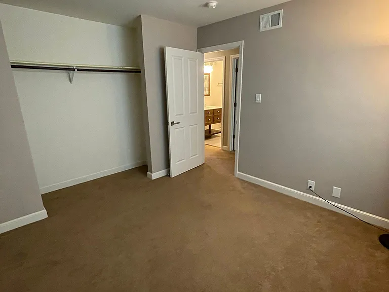 141 N Spruce Ave — Photo 4