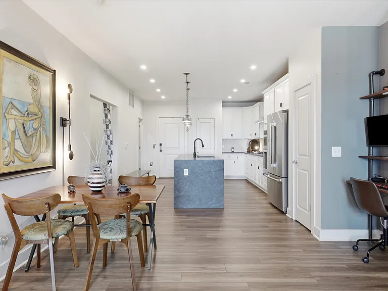 100 Saint Ives Pl #403 — Photo 4