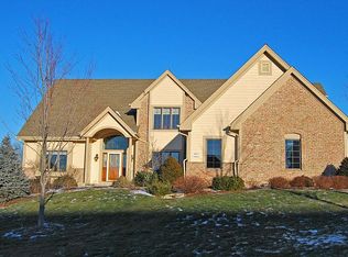 W217N5402 Taylors Woods Dr, Menomonee Falls, WI 53051