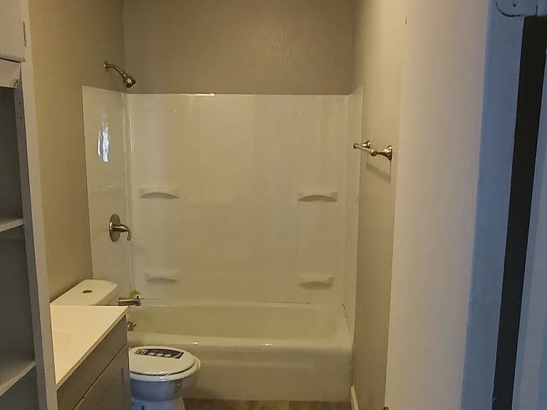 Crossroads Villa Apartments — Photo 41