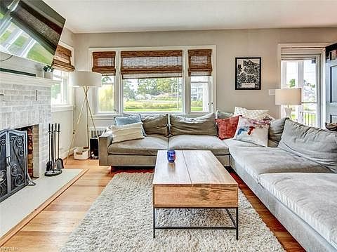 5th image of 1220 Richmond Cres