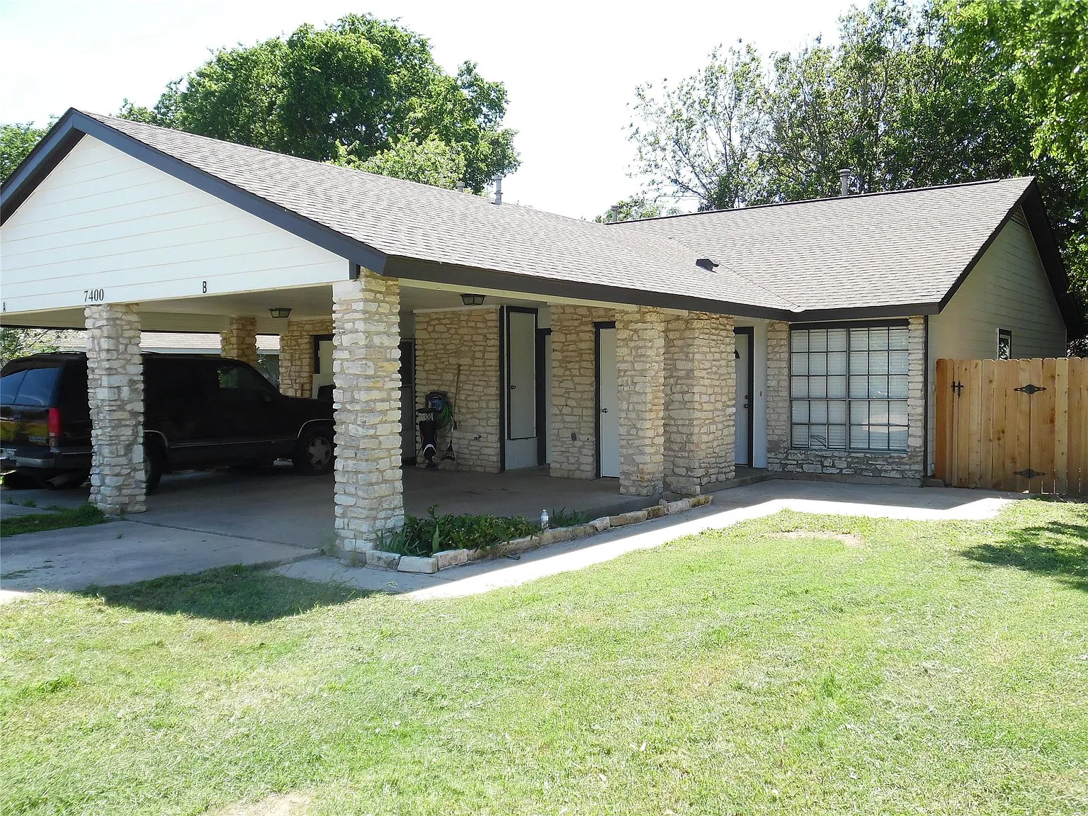2 bed, 1.0 bath, 1643 sqft, $1,349 — Photo 1