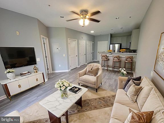 5th image of 15614 Everglade Ln APT 104