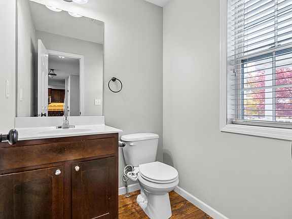 5th image of 1160 Crescent View Dr NE