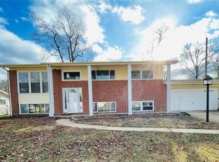 1206 Foxview Ter, Ballwin, MO