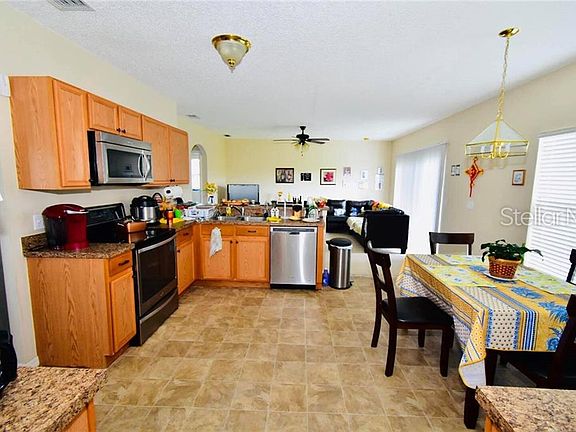 4th image of 143 Columbia Dr