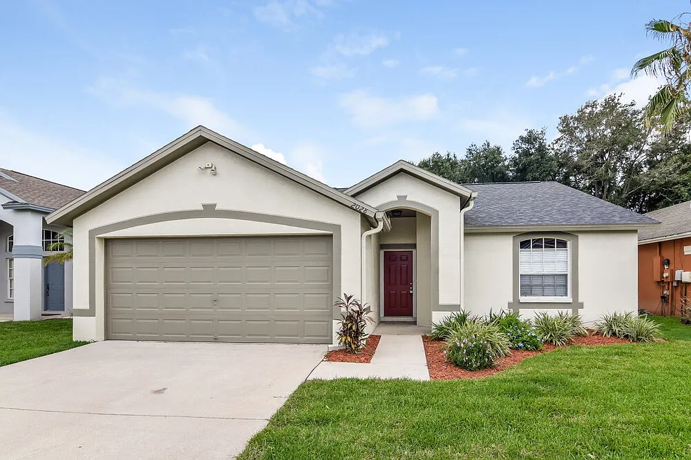 3 bed, 2.0 bath, 1243 sqft, $3,630 — Photo 1
