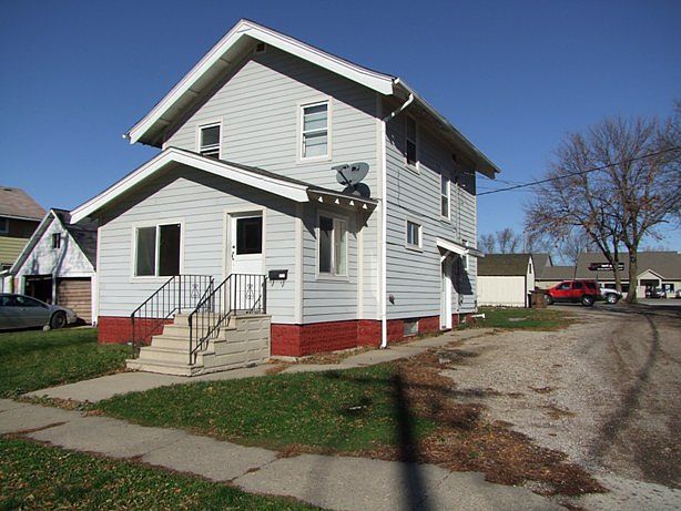 1st image of 213 W 7th St