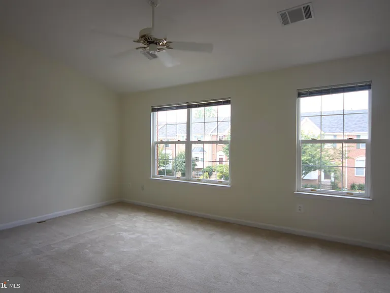 7491 Digby Grn — Photo 10