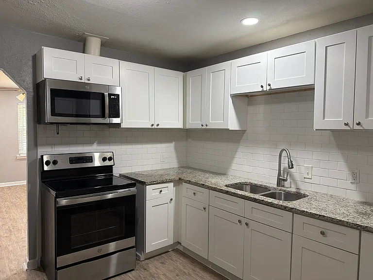 2505 Normont Cir — Photo 7
