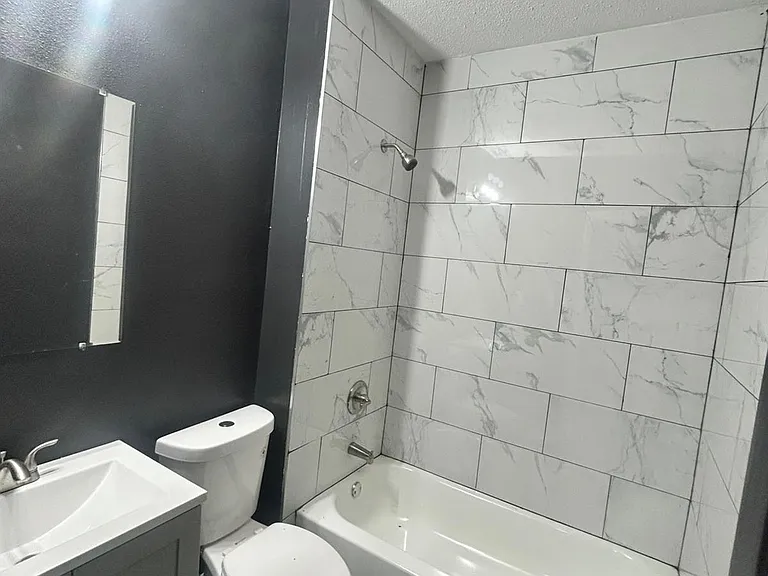 697 N Holmes St — Photo 15