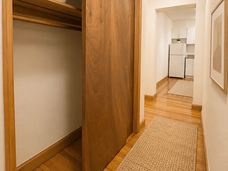235 E 50th St #14 — Photo 5