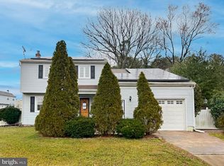 4 Fox Chase Dr, Blackwood, NJ 08012