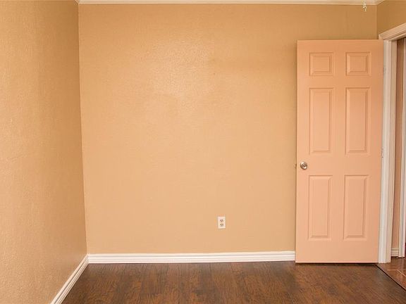 4th image of 2101 Navarro Dr
