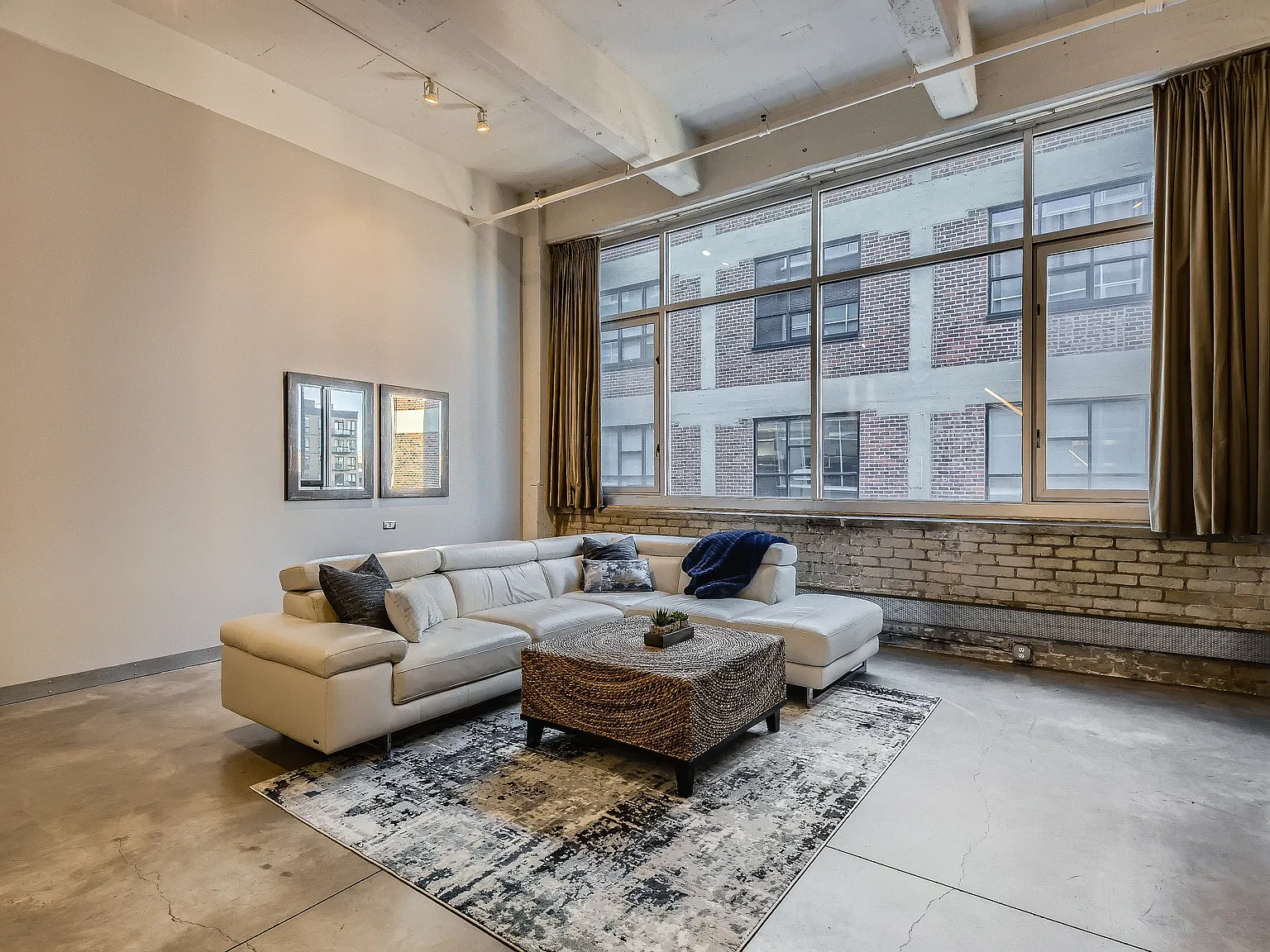 1 bed, 897 sqft, $2,900 — Photo 2