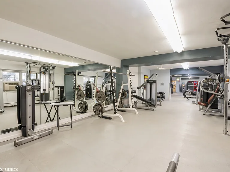 4960 N Marine Dr #214 — Photo 11
