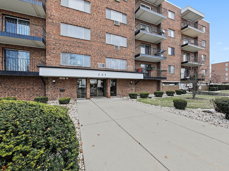 1st image of 205 W Miner St APT 301