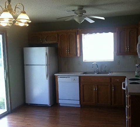 2nd image of 1127 Dean Dr