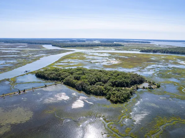 101 Kingston Key Rd, Saint Helena Island, SC 29920