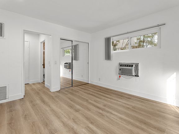 4th image of 535 Kelton Ave #1