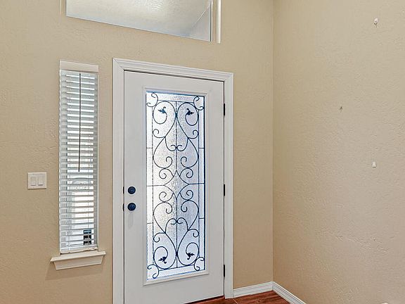 5th image of 116 N Manzanita Dr