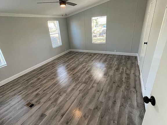 3rd image of 5413 Dubois Ave