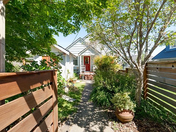 3rd image of 1374 Parker Pl