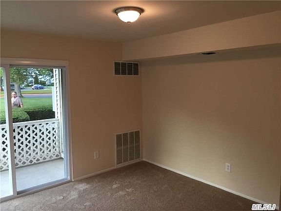 4th image of 375 Artist Lake Dr #375