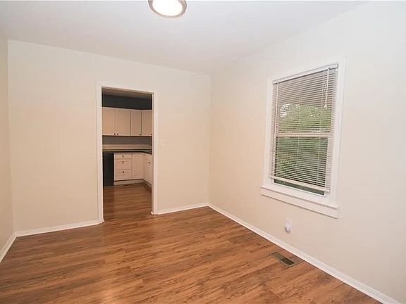 4th image of 211 Scott Dr SE