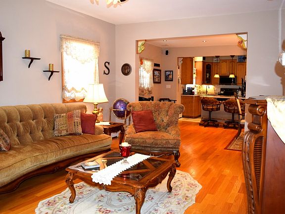 3rd image of 53 Decker Ave
