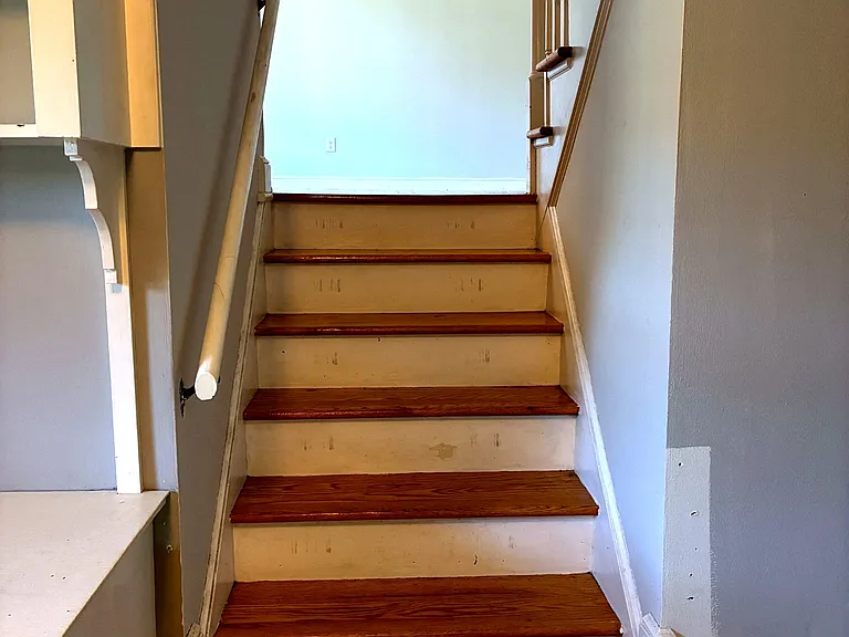 Stairs going down to the lower level