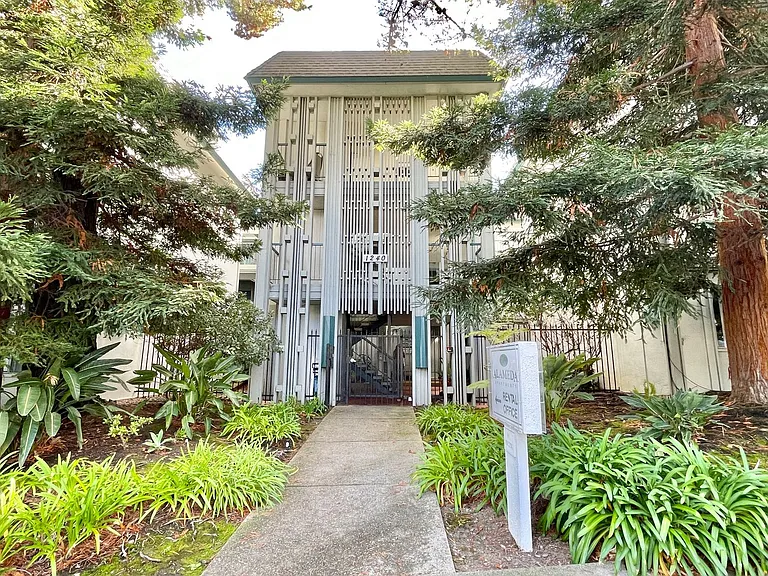 Alameda Apartments — Photo 15