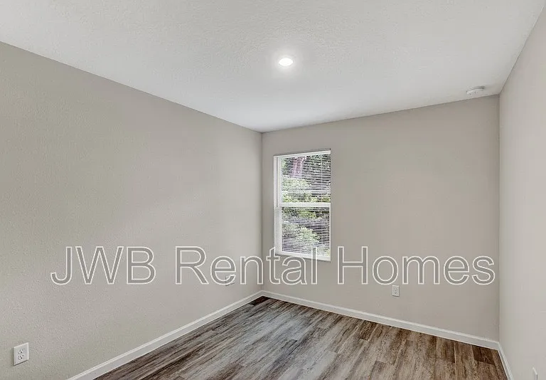 606 Herman St — Photo 8