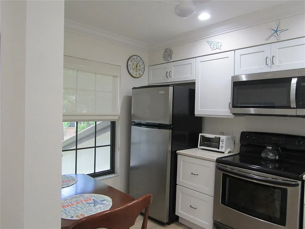 2 bed, 2.0 bath, 1073 sqft, $4,300 — Photo 3