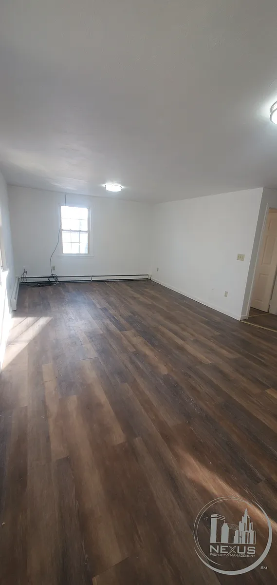 Building Photo - 105 Park St #3